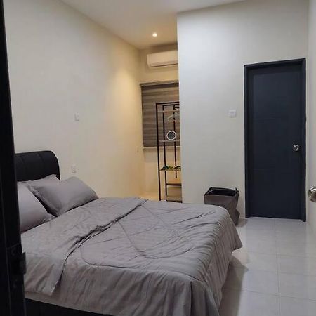Yong Guesthouse Kuala Kangsar Esterno foto