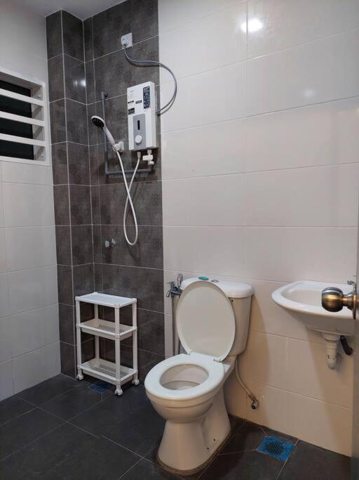 Yong Guesthouse Kuala Kangsar Esterno foto